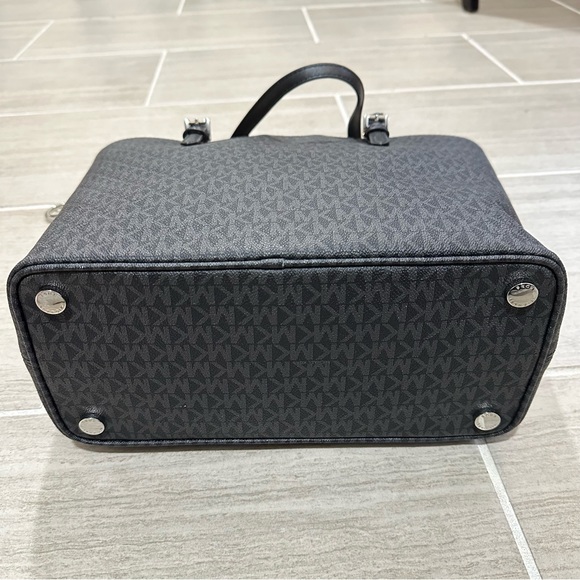 NWT Michael Kors Jet Set Large Pocket Tote - Picture 5 of 8